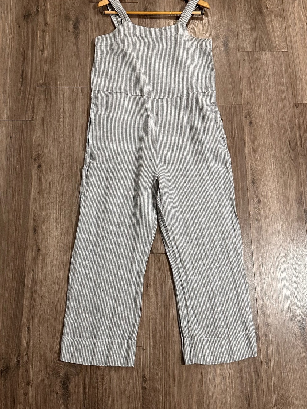 Everlane Linen Jumpsuit Sleeveless Pockets
Gray & White 100% Linen